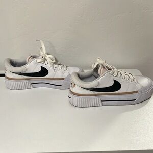 Nike Women’s Court Legacy Lift